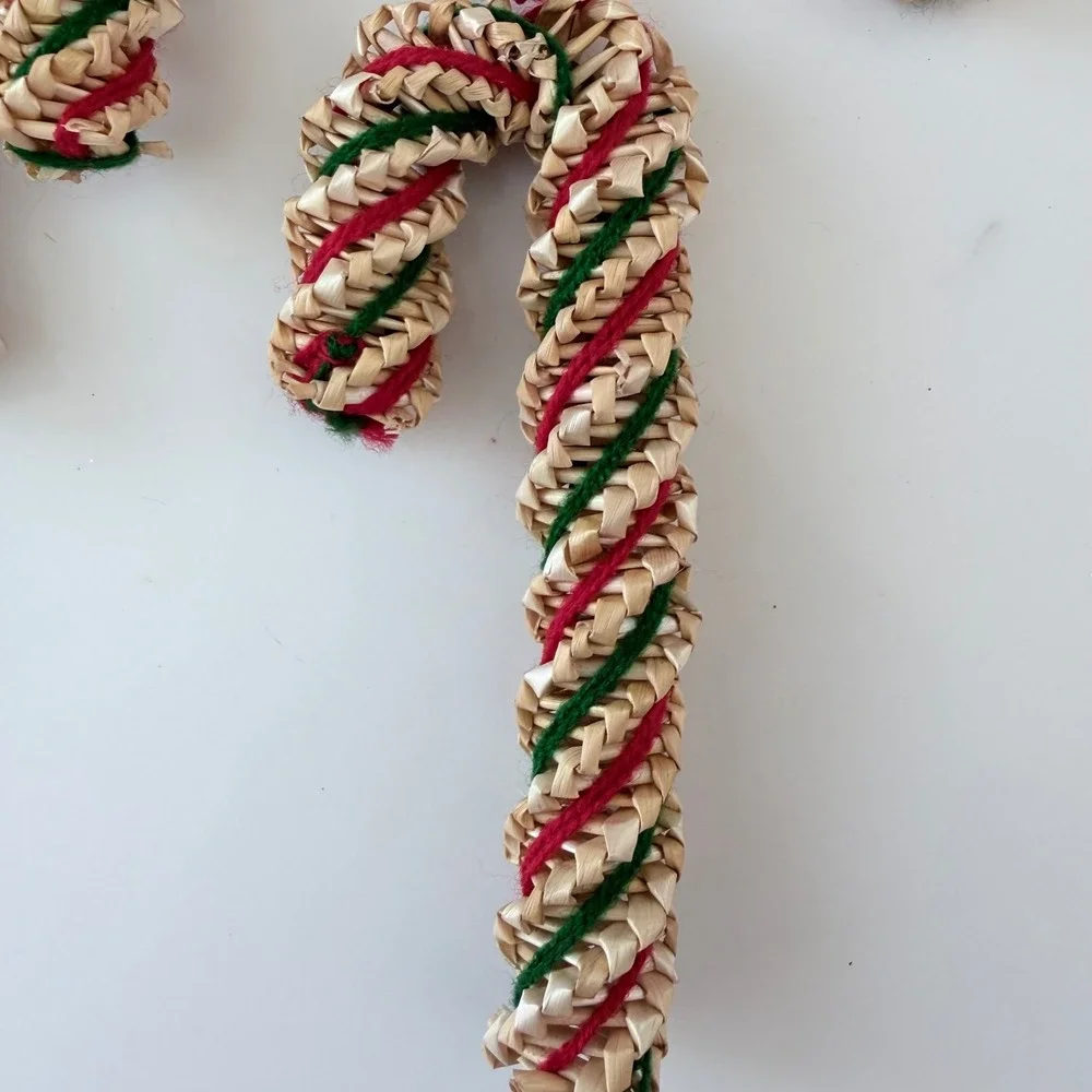 VNTG folk art Woven Straw Christmas Ornaments Set 20 Candy Canes Wreaths
